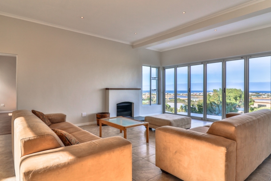To Let 6 Bedroom Property for Rent in Bettys Bay Western Cape